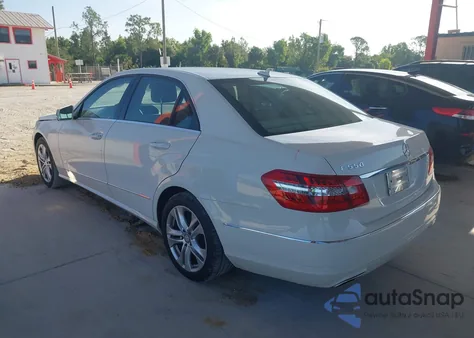 2010 Mercedes-Benz E 550 из США, поврежденный, VIN WDDHF7CB2AA132816